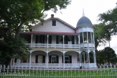 Gruene Mansion Inn was all shut down.